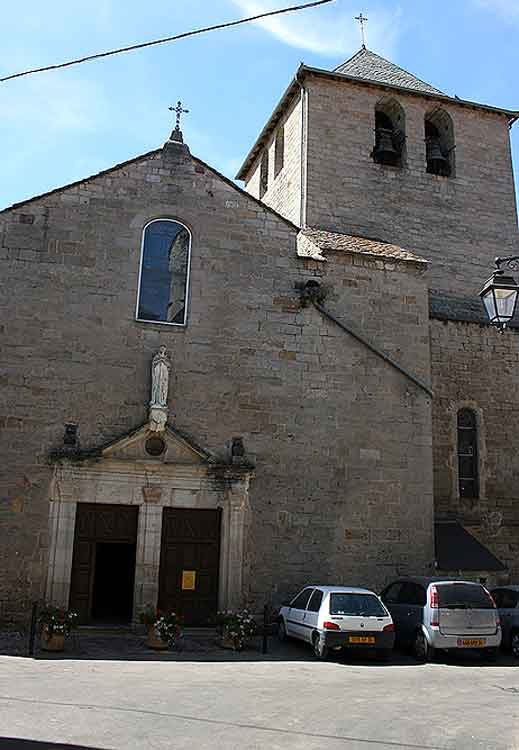 ........L'église de St-Rome de Tarn et son clocher.Restaurée en 1969 de 300m2 de superficie......