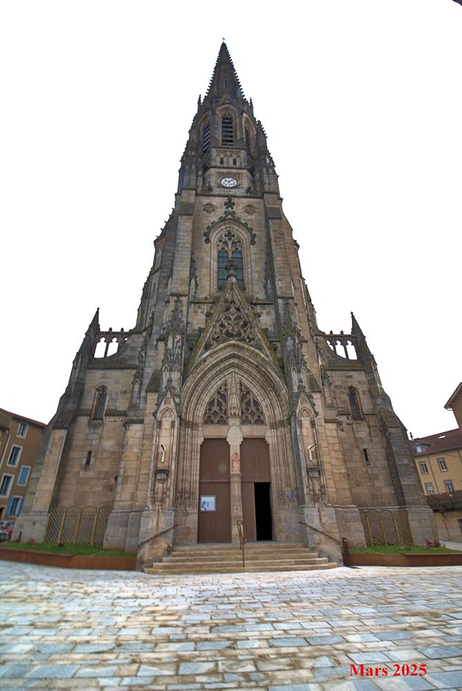 Parvis de l'église Mars 2025 1