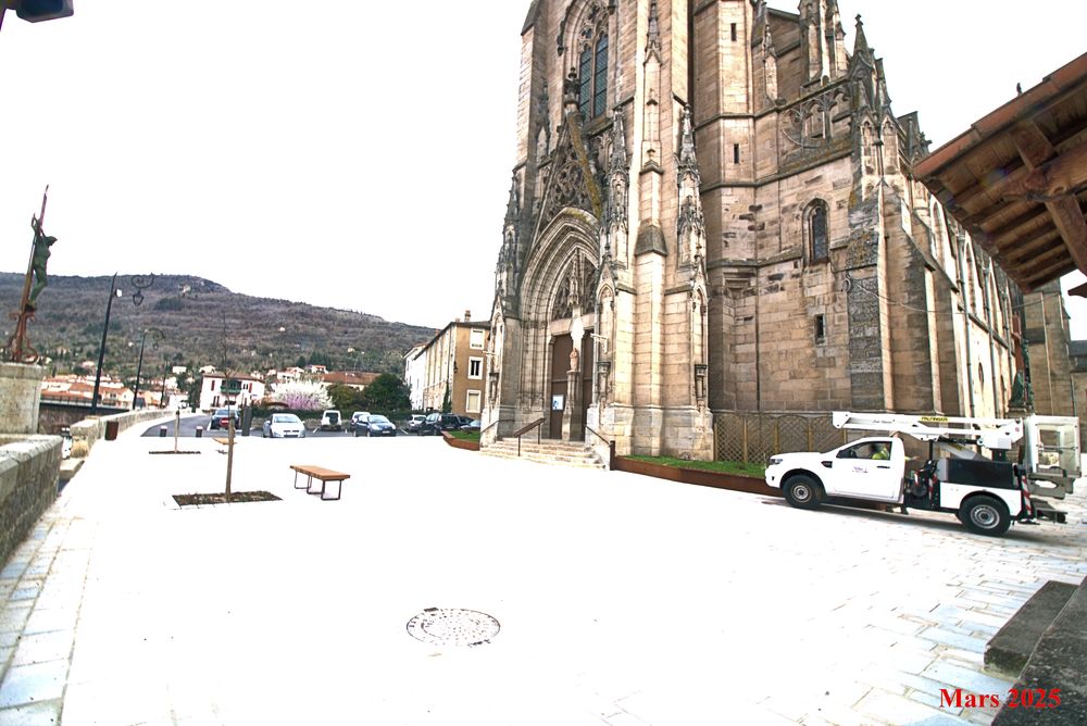 Parvis de l'église Mars 2025 2