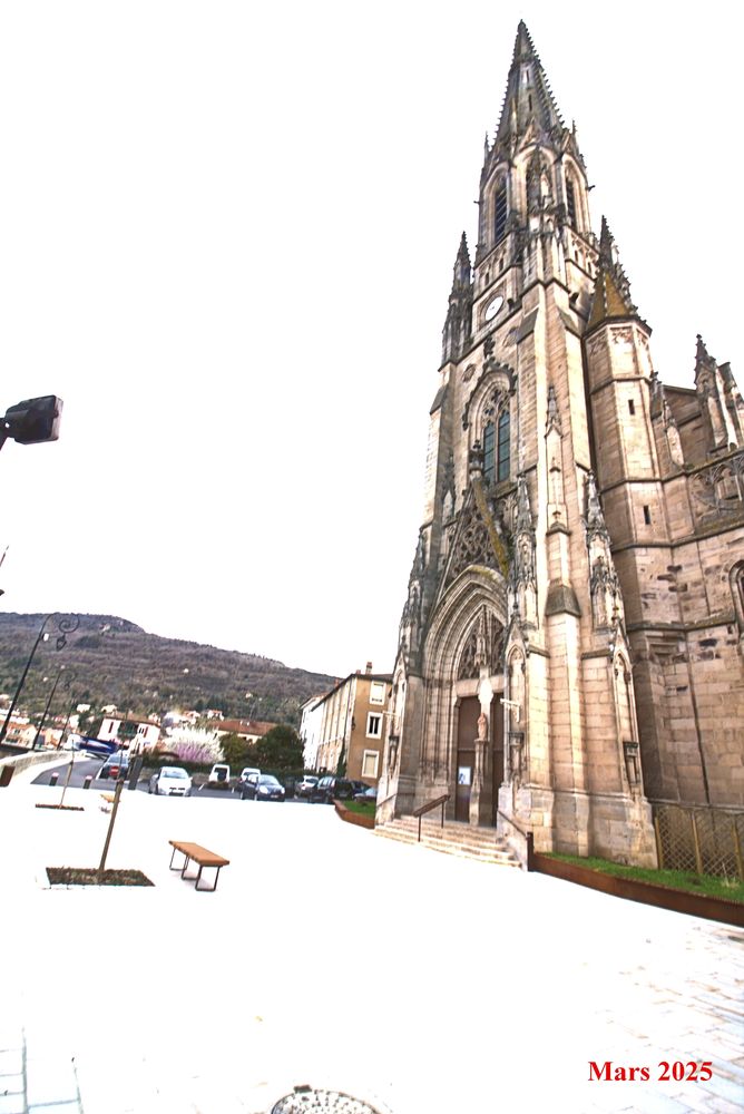 Parvis de l'église Mars 2025 3